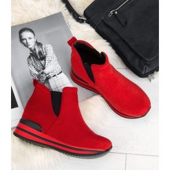 Botki damskie Sixth Sens JW62 Czerwone. Czerwone botki damskie Sixth Sens, z tkaniny, sportowe, bez obcasa, na koturnie, bez zapięcia. Za 119,00 zł.
