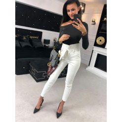 Bluzka ,,OPEN HEALT’’ czarna. Czarne bluzki damskie Divinostyle, s, bez wzorów, z bawełny, bez kołnierzyka, bez rękawów. Za 89,00 zł.