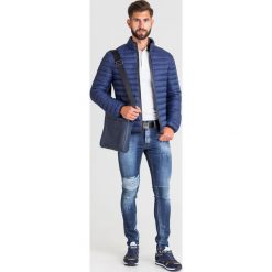 REPORTERKA Emporio Armani. Niebieskie torby męskie skórzane Emporio Armani, w paski, z tkaniny. Za 749,00 zł.
