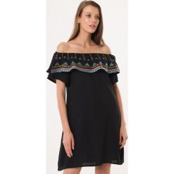 Czarna Sukienka Undermines. Czarne sukienki damskie Born2be, na lato, s, w paski, z bawełny, bez kołnierzyka, bez rękawów, mini. Za 39,99 zł.