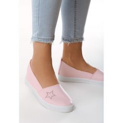 Różowe Tenisówki Personally. Różowe trampki i tenisówki damskie marki Born2be, bez wzorów, bez zapięcia. Za 49,99 zł.