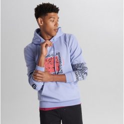 Bluza z kapturem - Niebieski. Niebieskie bluzy męskie Cropp, s, bez wzorów, z kapturem, bez rękawów, z kapturem. Za 129,99 zł.