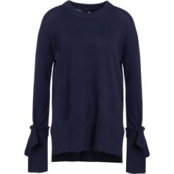 Swetry klasyczne damskie: DESIGNERS REMIX SYDNI RUFFLE TIE Sweter navy