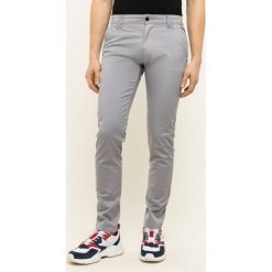 Spodnie materiałowe Tommy Jeans Tjm Scantion DM0DM06518. Czarne jeansy męskie Tommy Jeans, m, bez wzorów, z elastanu. W wyprzedaży za 249,00 zł.