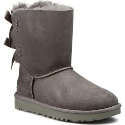 Buty UGG - W Bailey Bow II 1016225 Szary. Szare buty zimowe damskie marki Ugg, ze skóry. Za 1079,80 zł.