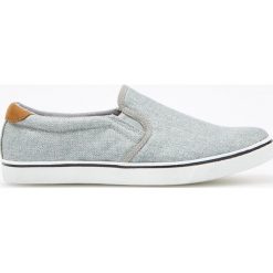 Tenisówki typu slip-on - Jasny szar. Szare trampki męskie Reserved, bez wzorów, bez zapięcia. Za 99,99 zł.