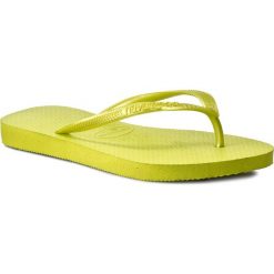 Japonki HAVAIANAS - Slim 40000304185 Lime Green. Żółte chodaki damskie Havaianas, z tworzywa sztucznego. Za 119,00 zł.