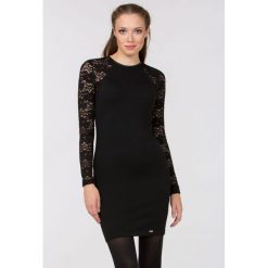 Sukienka z koronkowymi rękawami. Sukienki damskie Monnari, z haftami, z wełny, wizytowe, bez kołnierzyka, z długim rękawem, długie, midi. Za 125,58 zł.