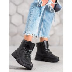 BOTKI NA PLATFORMIE FASHION. Botki damskie SHELOVET, ze skóry ekologicznej, bez obcasa, na platformie, bez zapięcia. Za 107,90 zł.