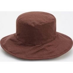 Lniany kapelusz - Pomarańczo. Brązowe kapelusze damskie marki Reserved, bez wzorów, ze lnu. Za 79,99 zł.