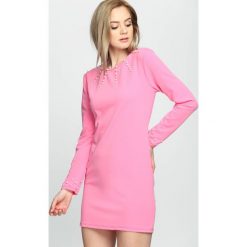 Fuksjowa Sukienka Trimming Pearl. Różowe sukienki letnie Born2be, s, mini. Za 59,99 zł.