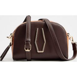 Mała torebka typu crossbody - Brązowy. Pomarańczowe torebki klasyczne damskie Mohito, bez wzorów, małe, bez dodatków. Za 99,99 zł.