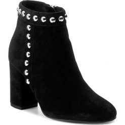Botki GUESS - Dory FLDOR3 SUP09 BLKBL. Czarne botki damskie zamszowe marki Guess. W wyprzedaży za 419,00 zł.