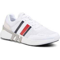 Sneakersy TOMMY HILFIGER - Lightweight Corporate Th Runner FM0FM02661 White YBS. Białe sneakersy męskie TOMMY HILFIGER, bez zapięcia. W wyprzedaży za 379,00 zł.