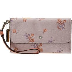 Coach TRIPLE SMALL WRISTLET Portfel ice pink /multicoloured. Czerwone portfele damskie marki Coach. Za 569,00 zł.