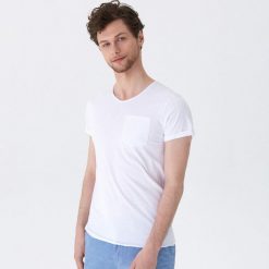 T-shirt z kieszenią - Biały. Białe t-shirty męskie House, s, bez wzorów, bez kołnierzyka. Za 35,99 zł.