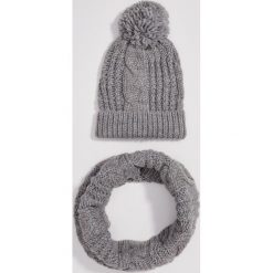 Komplet czapka i komin - Jasny szary. Szare kominy damskie Sinsay. Za 29,99 zł.