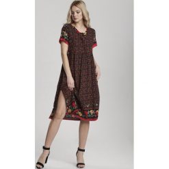 Czarna Sukienka Cordelena. Czarne sukienki damskie Renee, na lato, s, w paski, bez kołnierzyka, z krótkim rękawem, krótkie, midi, rozkloszowane. Za 59,99 zł.