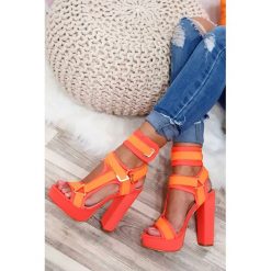 Sandały damskie NURA ORANGE. Pomarańczowe sandały damskie Sandały damskie NURA ORANGE, bez wzorów, eleganckie, bez obcasa, bez zapięcia. W wyprzedaży za 139,00 zł.