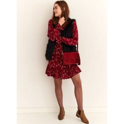 Kamizelka ze sztucznego futra. Czarne kamizelki damskie Top Secret, na zimę, z haftami, z futra, eleganckie, bez kaptura. Za 159,99 zł.