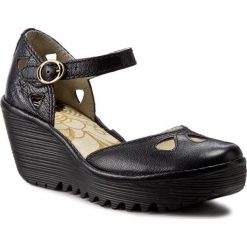 Sandały FLY LONDON - Yuna P500016090 Black. Czarne klapki damskie Fly London, bez wzorów, ze skóry, bez obcasa, na obcasie. Za 369,00 zł.