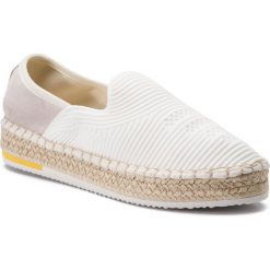 Espadryle GANT - Carol 18568365 Off White G20. Białe espadryle damskie GANT, na co dzień, bez wzorów, ze skóry, bez obcasa, na płaskiej podeszwie, bez zapięcia. W wyprzedaży za 279,00 zł.