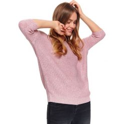 Połyskujący damski sweter w serek o luźnym kroju. Różowe swetry damskie Top Secret, na wiosnę, bez wzorów, biznesowe, bez rękawów, bez kaptura. W wyprzedaży za 79,99 zł.