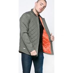 Quiksilver - Kurtka. Zielone płaszcze męskie Quiksilver, m, bez wzorów, z poliesteru, krótkie, bez kaptura. W wyprzedaży za 159,90 zł.