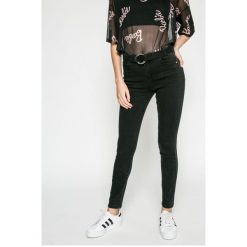 Missguided - Jeansy. Czarne jeansy damskie marki Missguided, w paski, z elastanu, z podwyższonym stanem. W wyprzedaży za 89,90 zł.