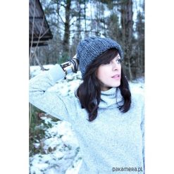Czapki zimowe damskie: Szara czapka hand made z wełną