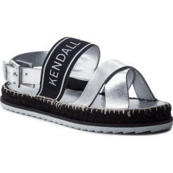 Espadryle KENDALL + KYLIE - Bowie Silver/Blk Hon. Szare espadryle damskie KENDALL + KYLIE, bez wzorów, ze skóry ekologicznej, bez obcasa. W wyprzedaży za 399,00 zł.