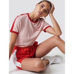 T-shirty damskie: NA-KD T-shirt z haftem - Pink