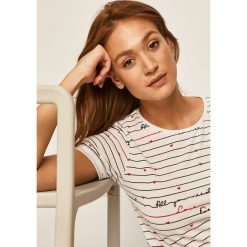 Answear - T-shirt. Białe bluzki damskie ANSWEAR, l, bez wzorów, z elastanu, casualowe, z okrągłym kołnierzem, z krótkim rękawem. W wyprzedaży za 49,90 zł.