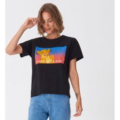 Koszulka The Lion King - Czarny. Czarne bluzki damskie House, s, bez wzorów, bez kołnierzyka, bez rękawów. Za 49,99 zł.