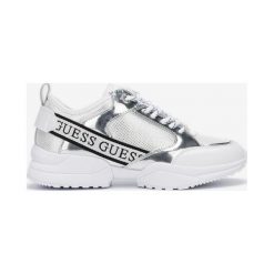 Guess Tenisówki Biały Srebrny. Szare trampki i tenisówki damskie Guess, z aplikacjami, z materiału, bez zapięcia. Za 505,95 zł.