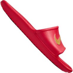 Czerwone Klapki Nike Kawa Shower M 832528-602. Czerwone klapki męskie Nike, w paski, z syntetyku. W wyprzedaży za 129,00 zł.