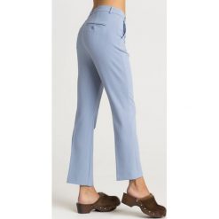SPODNIE AMATI Weekend Max Mara. Szare spodnie damskie Weekend Max Mara, bez wzorów, z materiału, z podwyższonym stanem. Za 524,30 zł.