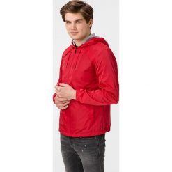 Trussardi Jeans Kurtka Czerwony. Czerwone płaszcze męskie Trussardi Jeans, xl, bez wzorów, z poliesteru. Za 990,95 zł.