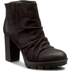 Botki CARINII - B3616 360-000-PSK-B46. Czarne buty zimowe damskie Carinii, z materiału, na obcasie. W wyprzedaży za 229,00 zł.