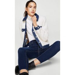 Mango - Jeansy Noa2. Niebieskie jeansy damskie marki Mango, z elastanu, z podwyższonym stanem. W wyprzedaży za 79,90 zł.