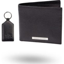 PORTFEL Z BRELOKIEM Armani Exchange. Portfele męskie Armani Exchange, bez wzorów. W wyprzedaży za 375,20 zł.