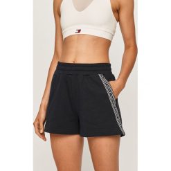 Tommy Sport - Szorty. Niebieskie spodenki sportowe damskie Tommy Sport, s, z nadrukiem, z bawełny, sportowe. Za 199,90 zł.