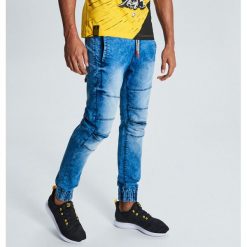 Jeansy slim jogger z przeszyciami - Niebieski. Niebieskie jeansy męskie Cropp, m, bez wzorów. Za 139,99 zł.