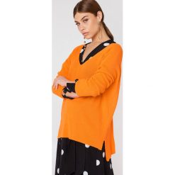 Swetry klasyczne damskie: Trendyol Sweter basic z dekoltem V – Orange