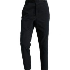 AllSaints KATO TROUSER Chinosy ink navy. Niebieskie spodnie męskie marki AllSaints, m, bez wzorów, z bawełny. Za 529,00 zł.