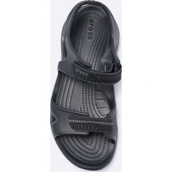 Crocs - Sandały. Czarne sandały męskie marki Crocs, z materiału, z okrągłym noskiem. Za 179,90 zł.