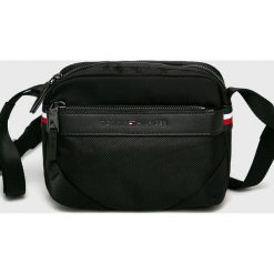 Tommy Hilfiger - Saszetka. Czarne torby męskie skórzane TOMMY HILFIGER, w paski, z poliesteru, na ramię, małe. W wyprzedaży za 299,90 zł.
