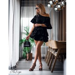 Sukienka ,,CHANTALL" czarna. Czarne sukienki damskie Divinostyle, na co dzień, s, w paski, z elastanu, bez kołnierzyka, bez rękawów. Za 159,00 zł.