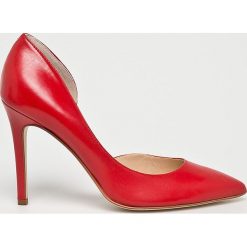 Solo Femme - Szpilki. Czerwone szpilki Solo Femme, bez wzorów, ze skóry, bez obcasa, na obcasie, bez zapięcia. W wyprzedaży za 279,90 zł.