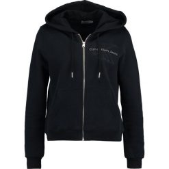 Bluzy rozpinane damskie: Calvin Klein Jeans HOLT HOODED ZIP THRU Bluza rozpinana black beauty